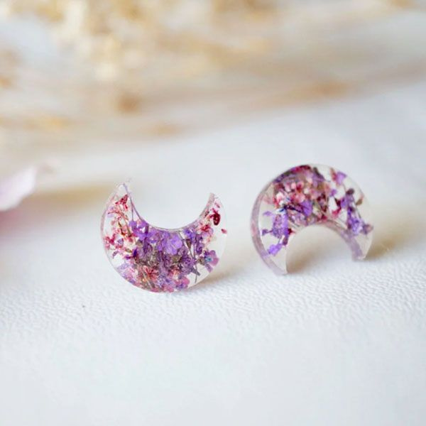 Dried Flower Crescent Moon Earrings - ApolloBox