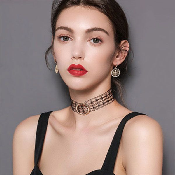 Buckle Wire Lace Choker from Apollo Box