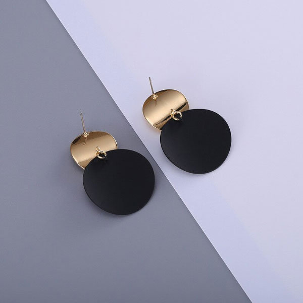 Round Stud Earrings - ApolloBox