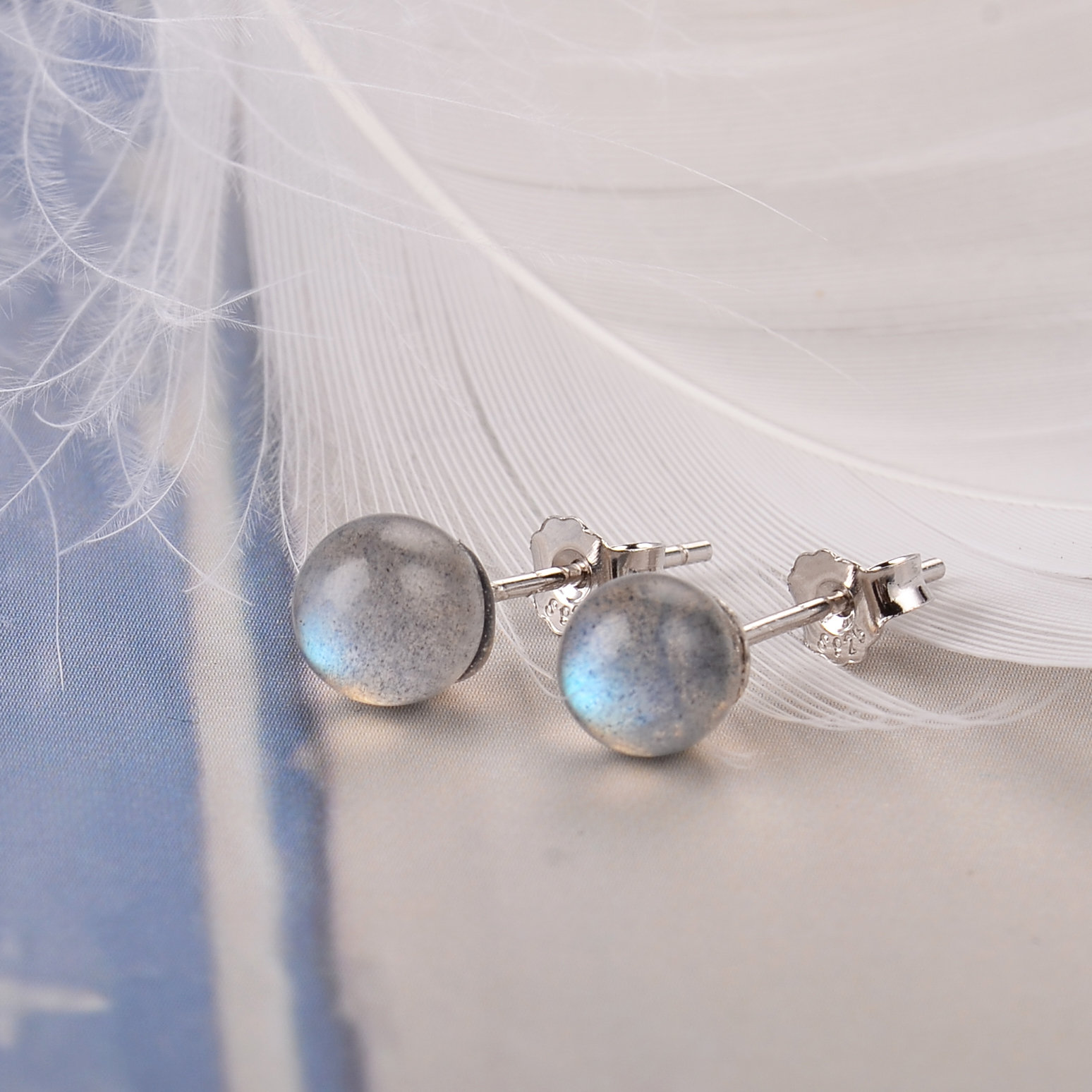 MosDream Natural Moonstone Studs - ApolloBox