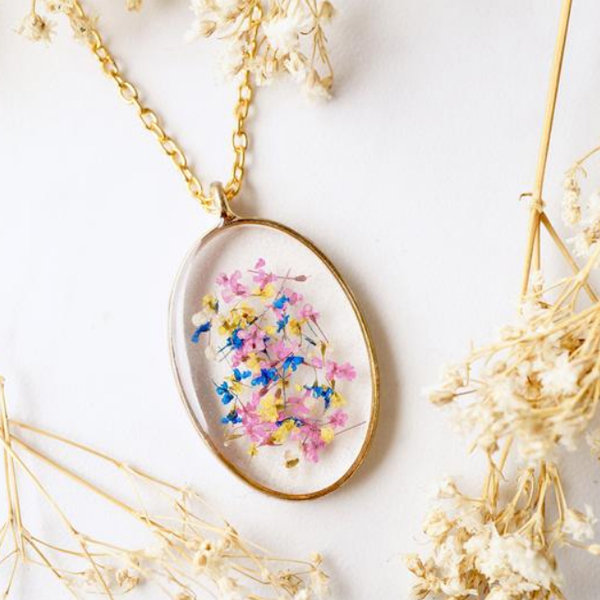 Pressed Flower Oval Pendant Necklace - ApolloBox