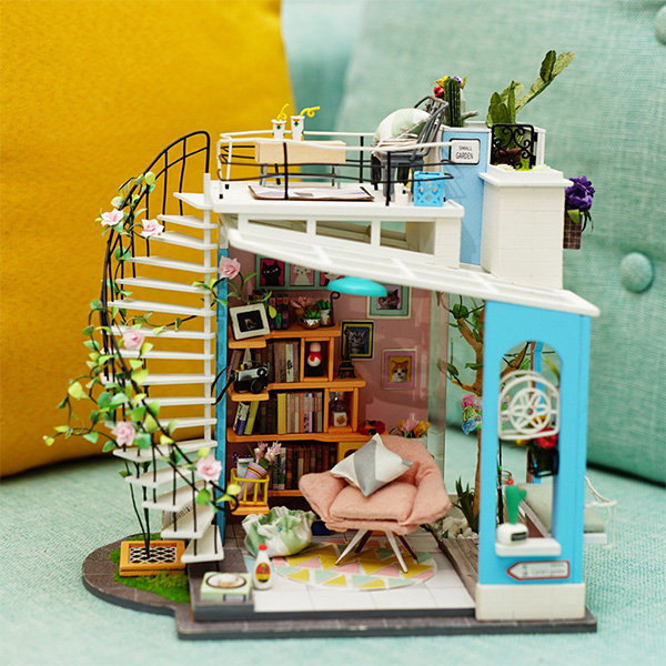 Dora's Loft Dollhouses - ApolloBox