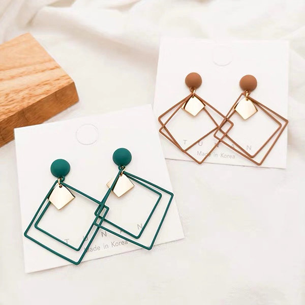 Square Dangling Earrings - ApolloBox