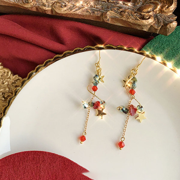 Beaded Christmas Tree Earrings - ApolloBox