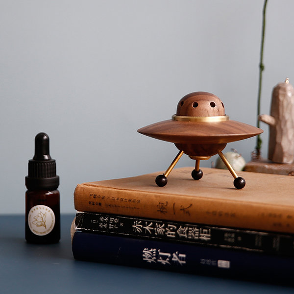 Creative ornaments gifts UFO fragrance diffuser Exploration Series Cosmic Flying Saucer Essential oil aromatherapy black walnut diffuser