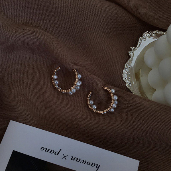 Trendy Pearl Earrings