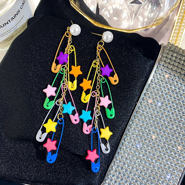 Bold Safety Pin Star Earrings - ApolloBox