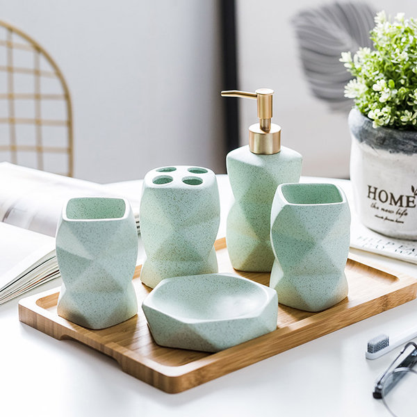 Faceted Bath Accessories Set - ApolloBox