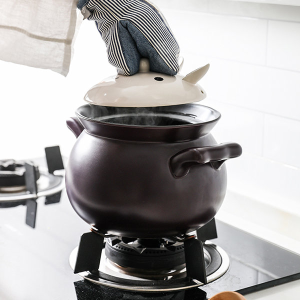 Ceramic Cherry or Strawberry-Covered Casserole Cookware - ApolloBox