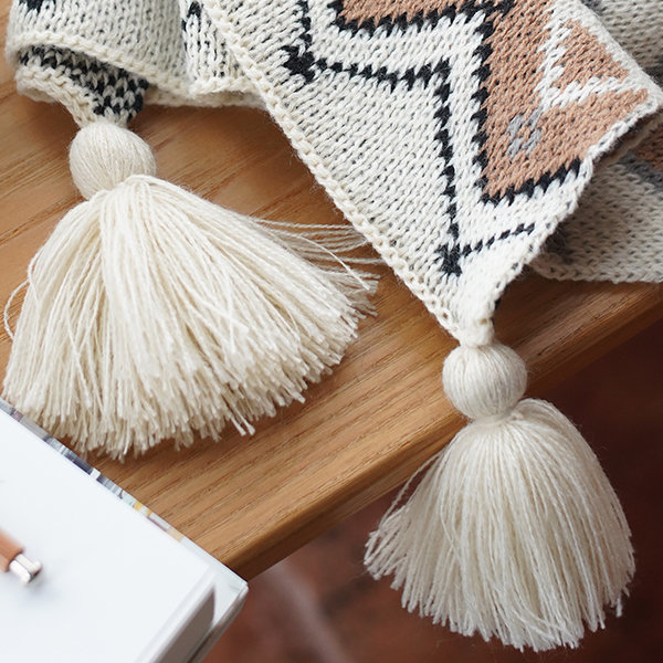 Boho Blanket with Tassels ApolloBox