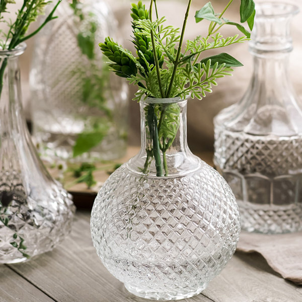 Wavy Patterned Glass Vase - ApolloBox