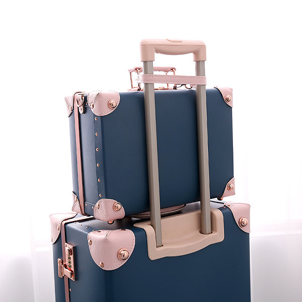 Retro Suitcase - ApolloBox