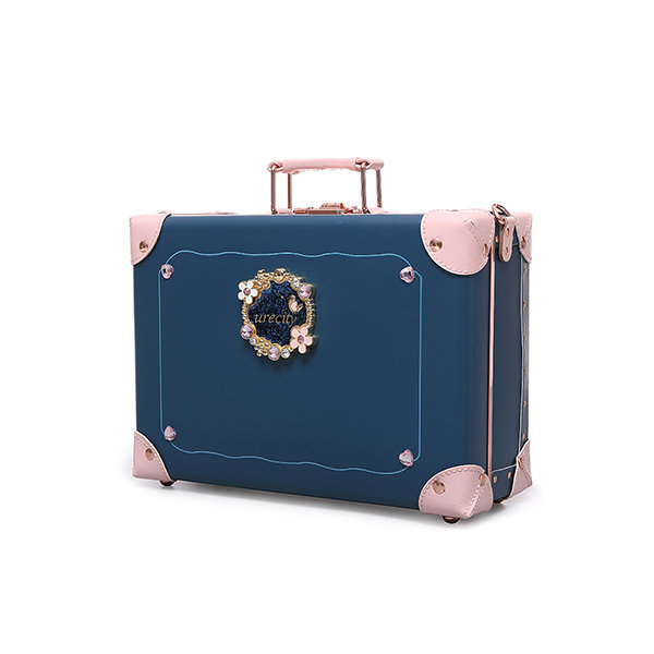 Retro Suitcase - ApolloBox