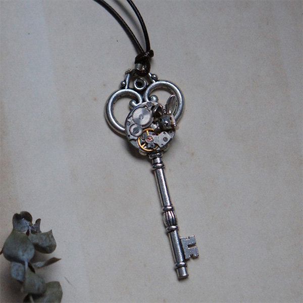 Down the Rabbit Hole' Key Necklace - Alice in Wonderland Collection