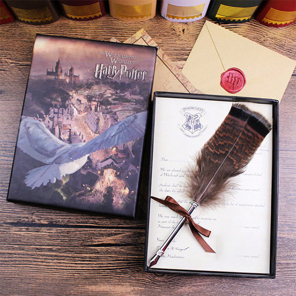 OFFICIAL HARRY POTTER HOGWARTS WRITING QUILL PEN AND INK COLLECTORS SET