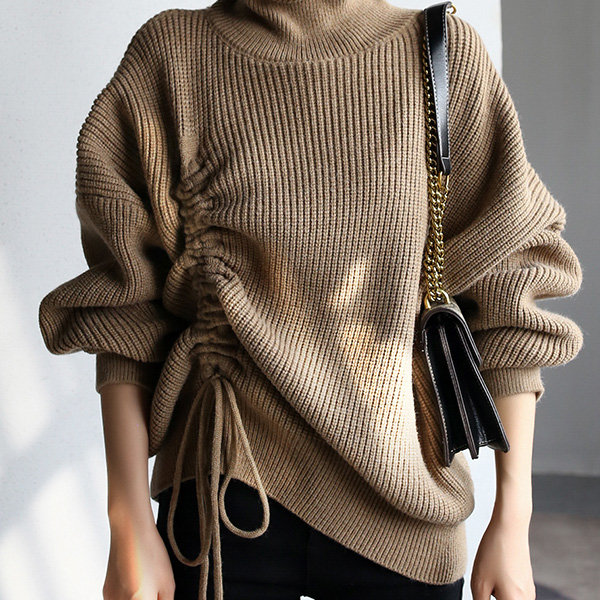 Loose Fitting Turtleneck Sweater from Apollo Box