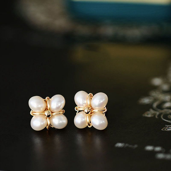 Pearl Flower Earrings - ApolloBox