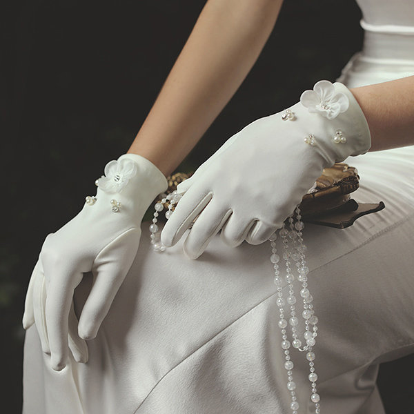 Elegant Bridal Gloves - ApolloBox