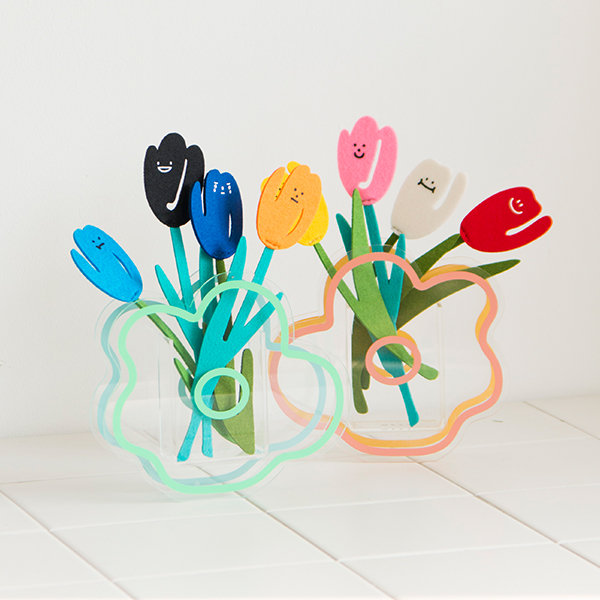 Pretty Felt Tulips - ApolloBox