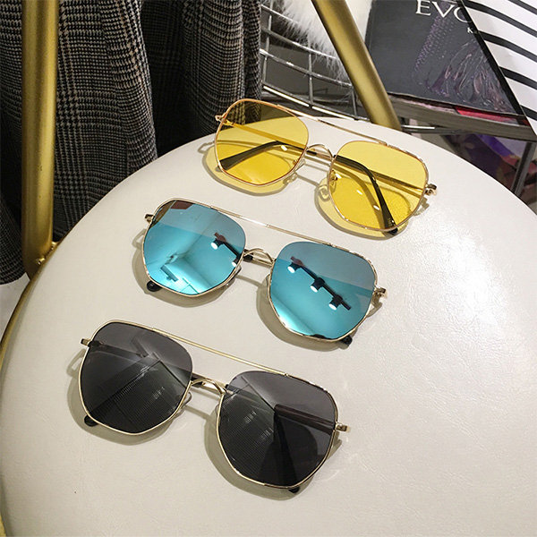 Chic Summer Sunglasses - ApolloBox