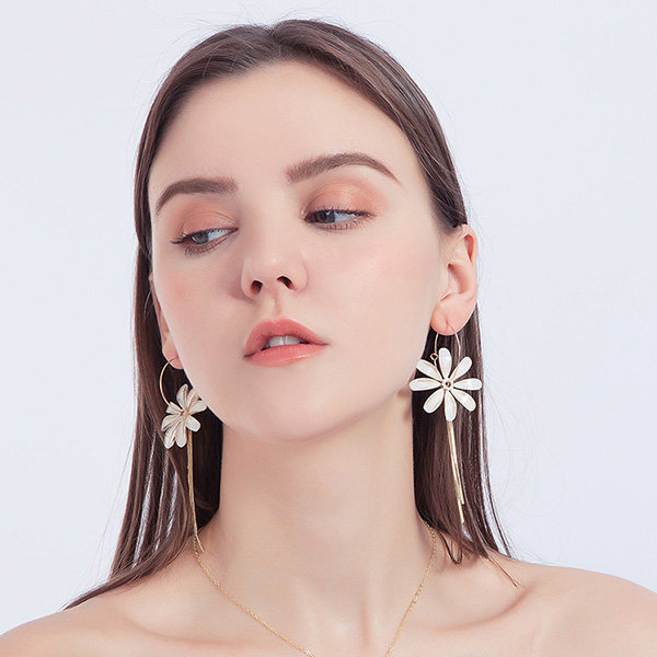 Shimmering Floral Earrings - ApolloBox