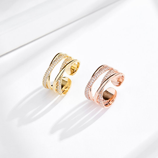Twisted Layer Ring