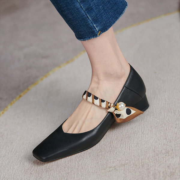 Vintage Inspired Mary Jane Shoes - ApolloBox