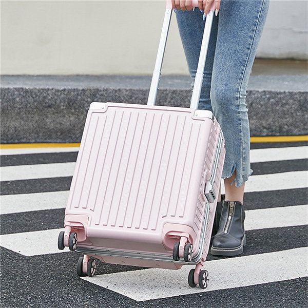 Trendy Wheeled Luggage - ApolloBox