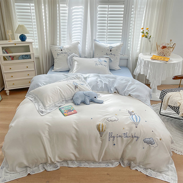 Fly In The Sky Bedding Set - ApolloBox