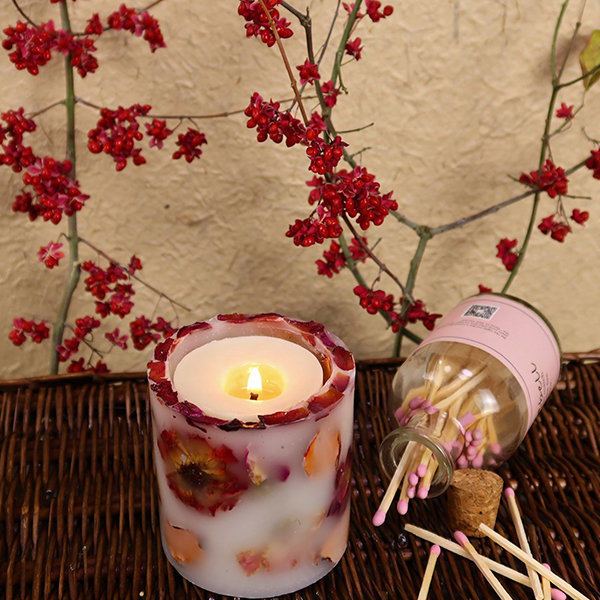 Pretty Floral Scented Candles - ApolloBox