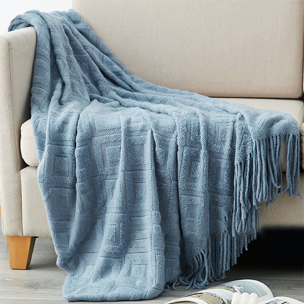 Stylish Tassel Blanket - ApolloBox