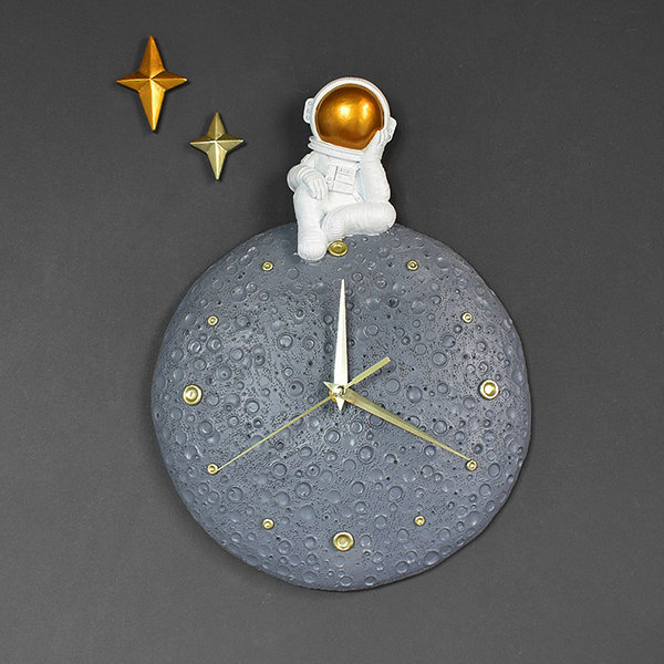 Astronaut Moon Clock