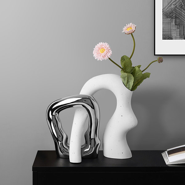 Abstract Sculptural Vase - ApolloBox