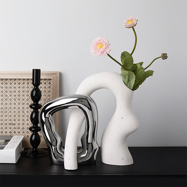 Abstract Sculptural Vase - ApolloBox