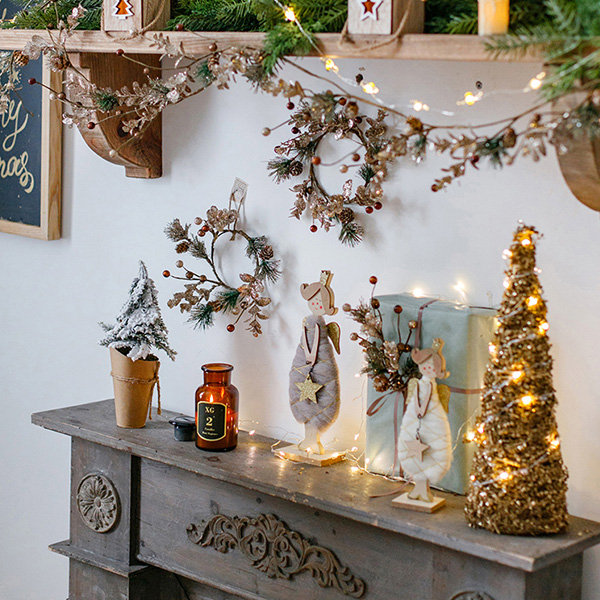 Pine Cones Themed Christmas Decorations from Apollo Box