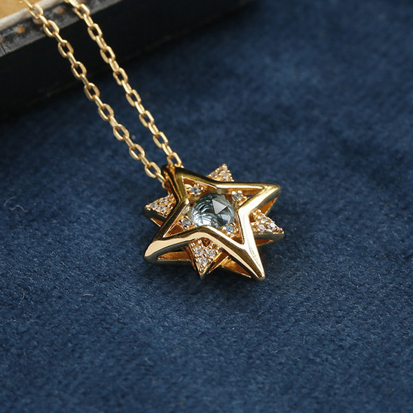 Star Pendant Necklace - ApolloBox