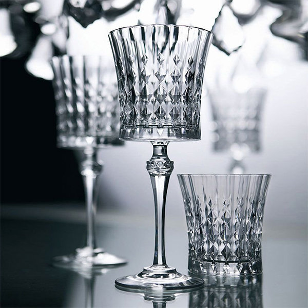 Modern Champagne Glass - Crystal Glass - Safe for Dishwasher from Apollo Box