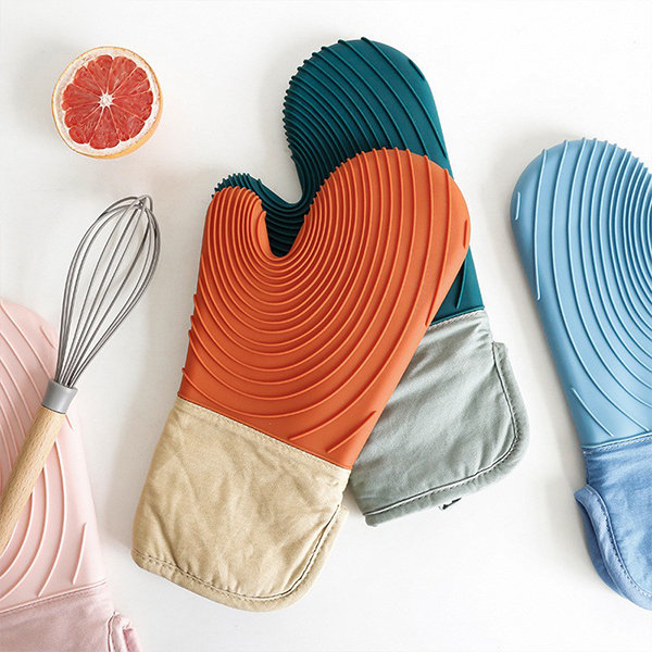 Silicone Oven Mitts image