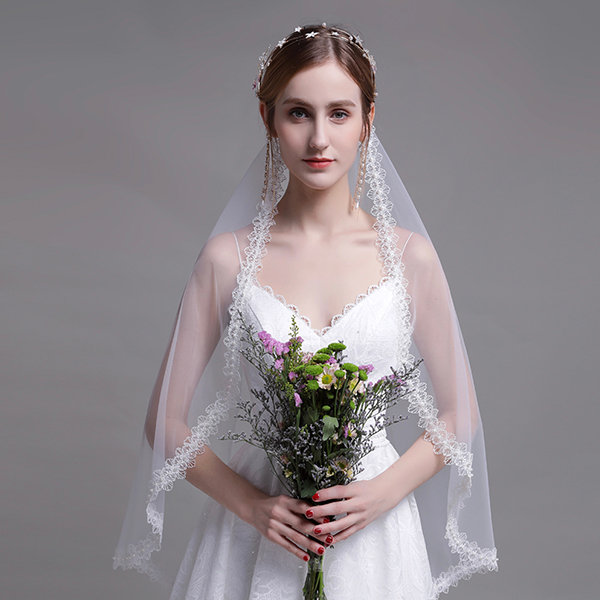 Elegant White Bridal Veil - ApolloBox