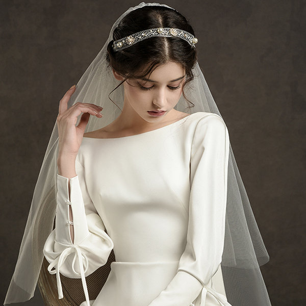 Vintage Inspired Short Bridal Veil from Apollo Box