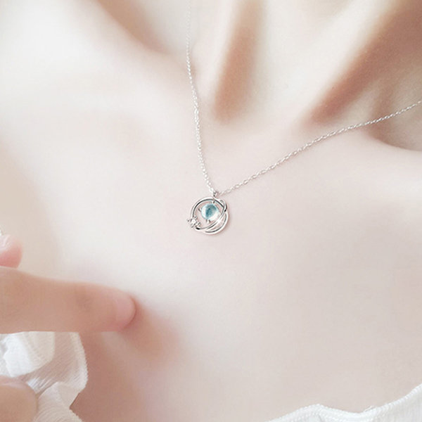 Dreamy Planet Necklace - ApolloBox