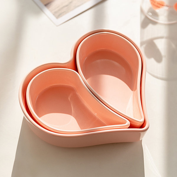 Heart serving outlet dish