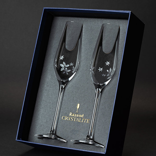 Engraved Champagne Glasses Gift Box - ApolloBox
