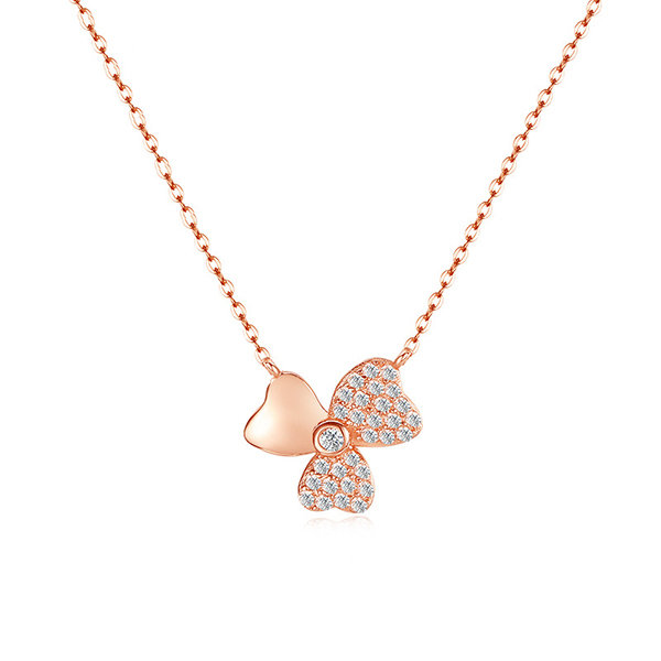 Pretty Shamrock Necklace - ApolloBox