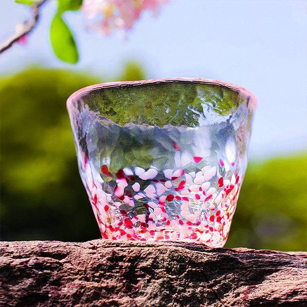 Pretty Daisy Glass Cup from Apollo Box