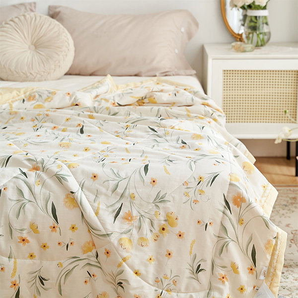 Lightweight Floral Quilt - Cotton - Spring Collection from Apollo Box