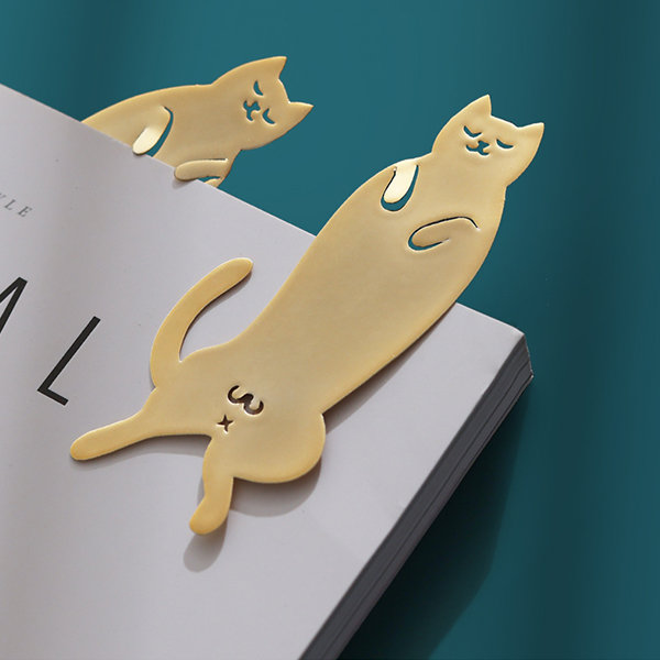 Cute Cat Bookmark - ApolloBox