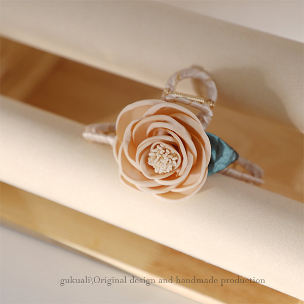 Exquisite Flower Hair Clip - Camellia Shaped - Elegant And Fresh - ApolloBox