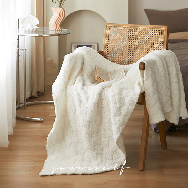 White Plush Blanket - Polyester - Textured Fashion - ApolloBox