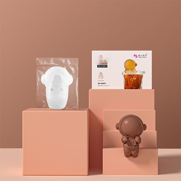 Pjtewawe Ice Cube Mold Cute Astronaut Ice Cube Fun Spaceman Shape Ice Cube Tray 4 Astronaut Ice Balls for Drinks Ice Coffee Silicone Ice Chocolate